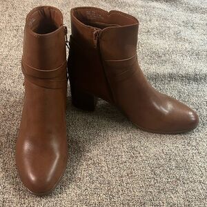 Frye & Co Itaila Stacked Heel Boots in Cognac